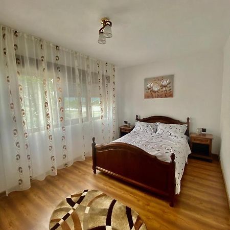 Апартаменты Apartament Sunshine Оршова Экстерьер фото